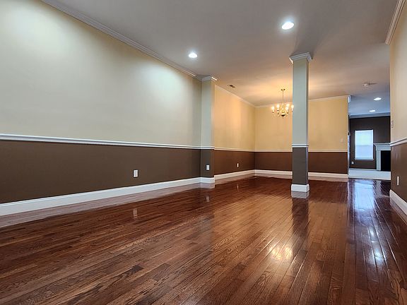 5th image of 82 Versailles Blvd