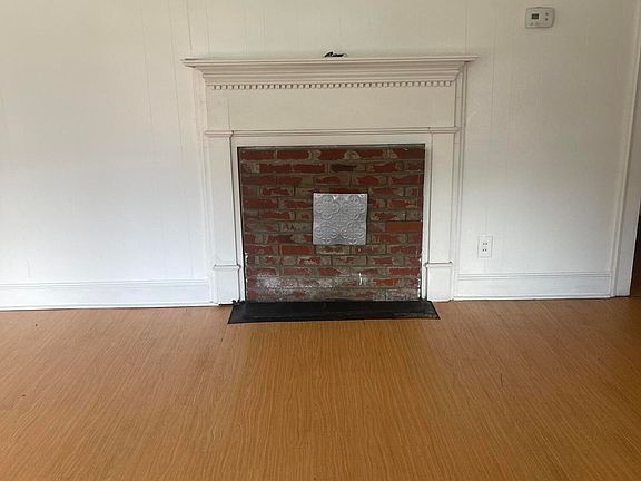 3rd image of 210 Manhattan Avenue