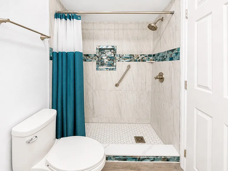 2370 Leon Ave #4 — Photo 4