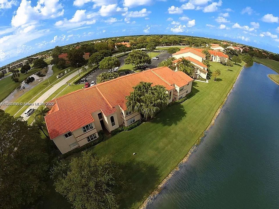 1st image of 3300 Pinewalk Dr N APT 1923