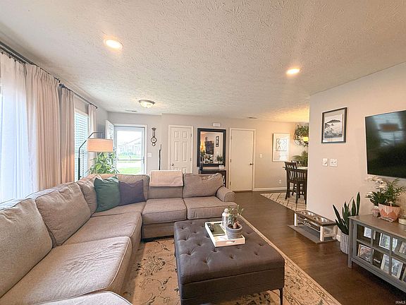 5th image of 1327 Sourgum Ln