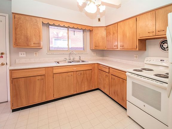 5th image of 8522 Bobolink Ave