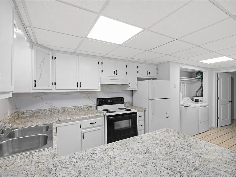 605 Walnut St #F — Photo 3
