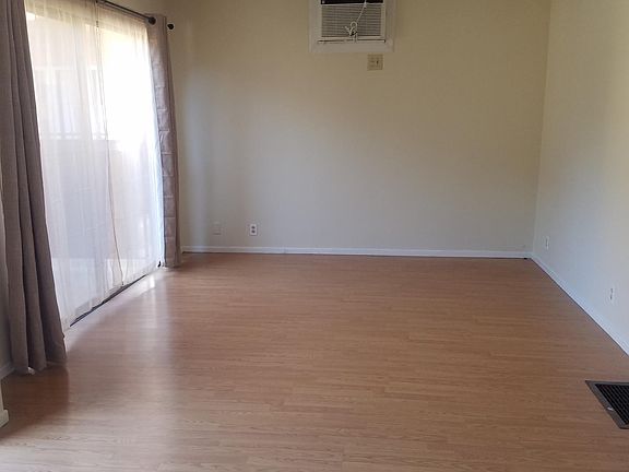 3rd image of 118 S Chester Ave APT 6