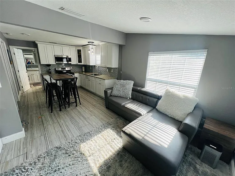 7301 N Dixon Ave #B — Photo 3