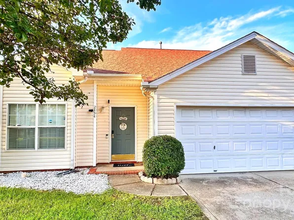 2434 Summer Meadow Ct, Charlotte, NC 28216