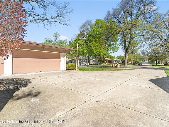 4th image of 2705 Woodview Dr