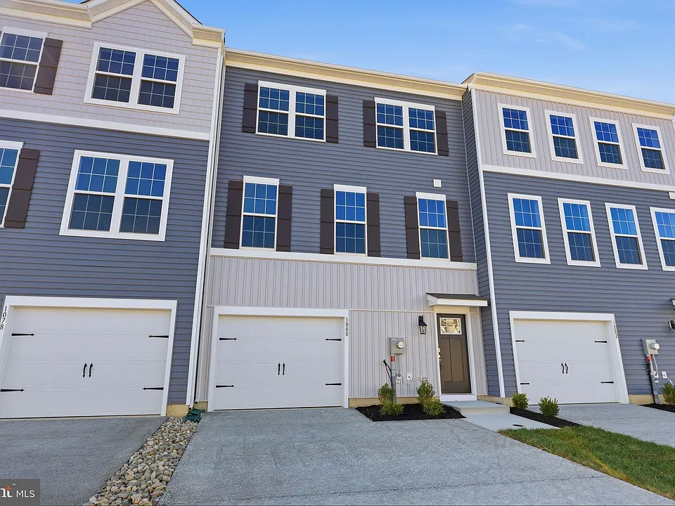 1080 Meadowlark Dr