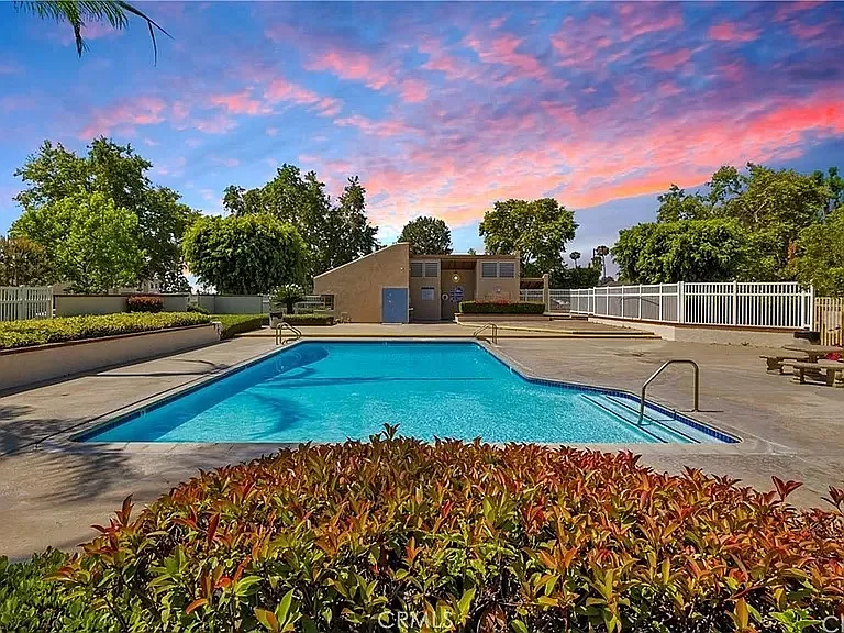 1565 Honeywood Ct — Photo 18