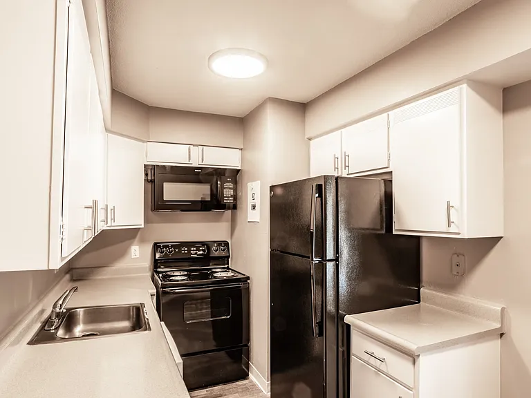 Waldo Plaza Apartments — Photo 5