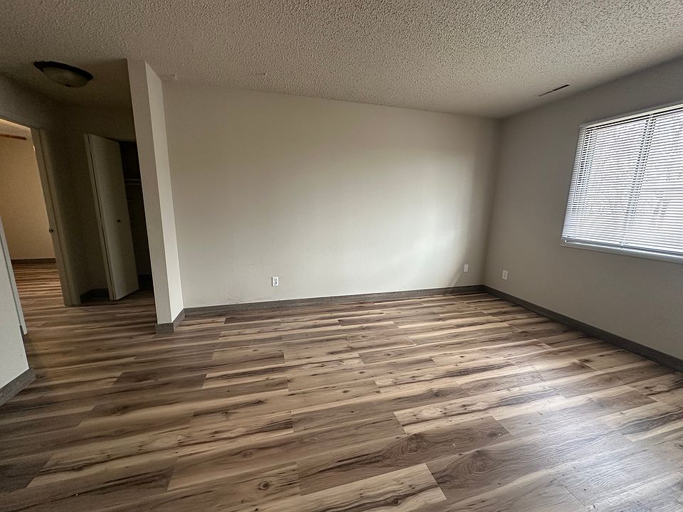 1st image of 915 Boston Way APT 4