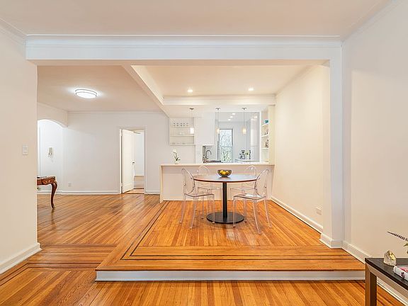 4th image of 310 W 55th St APT 2D