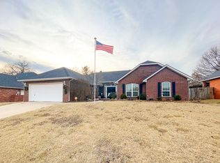 302 Club House Dr, Shawnee, OK 74801