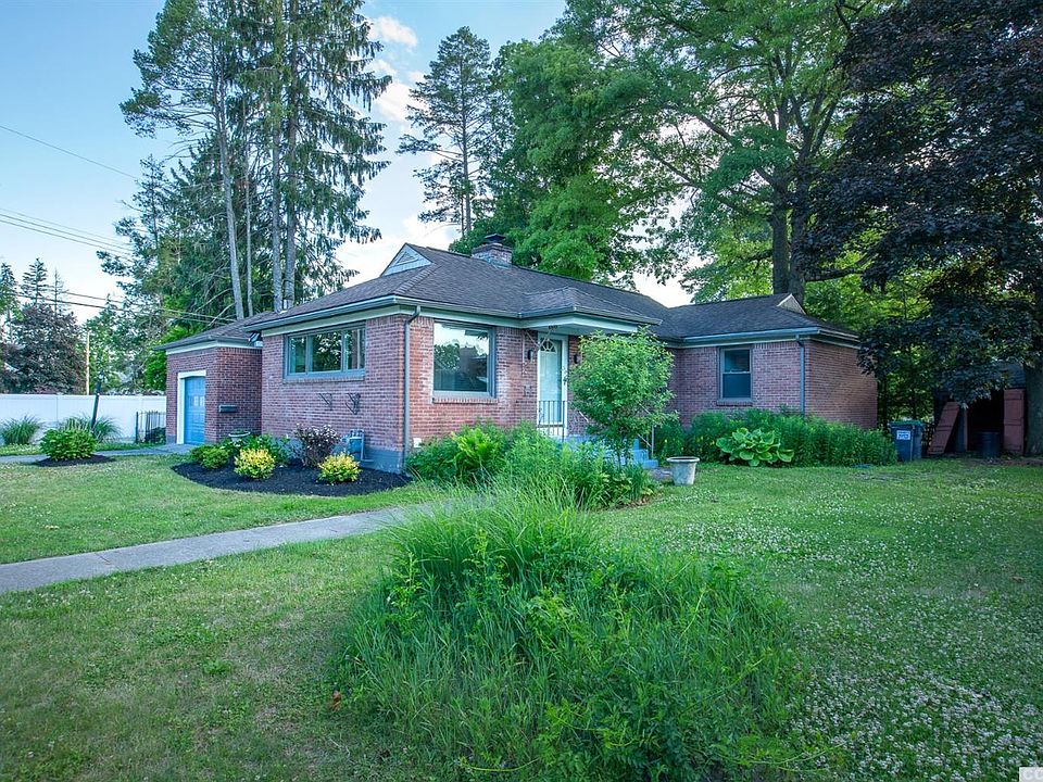 1st image of 42 Schuyler Dr