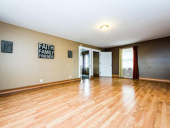 3rd image of 3423 Hicks Ave