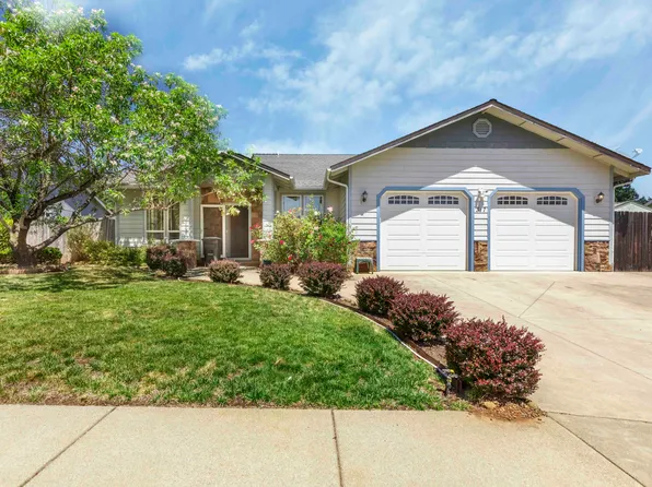 317 Gamay Dr, Cave Junction, OR 97523
