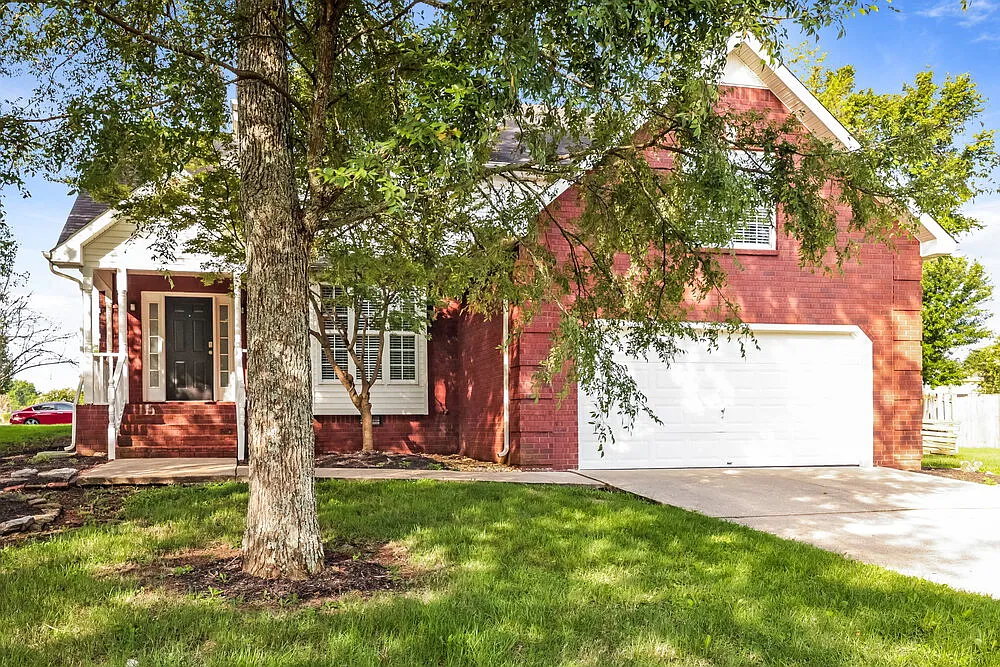 4 bed, 2.5 bath, 2458 sqft, $2,600 — Photo 1