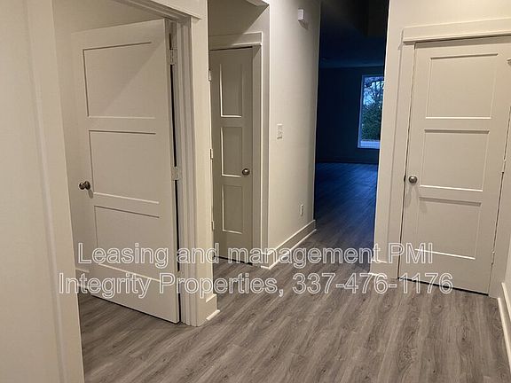 3rd image of 128 Greentree Dr