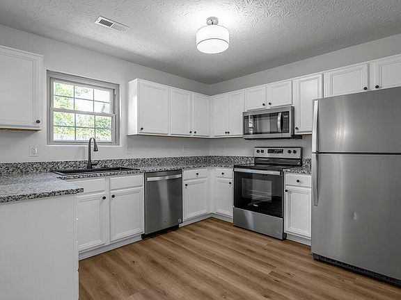 3rd image of 821 Mickey Ln