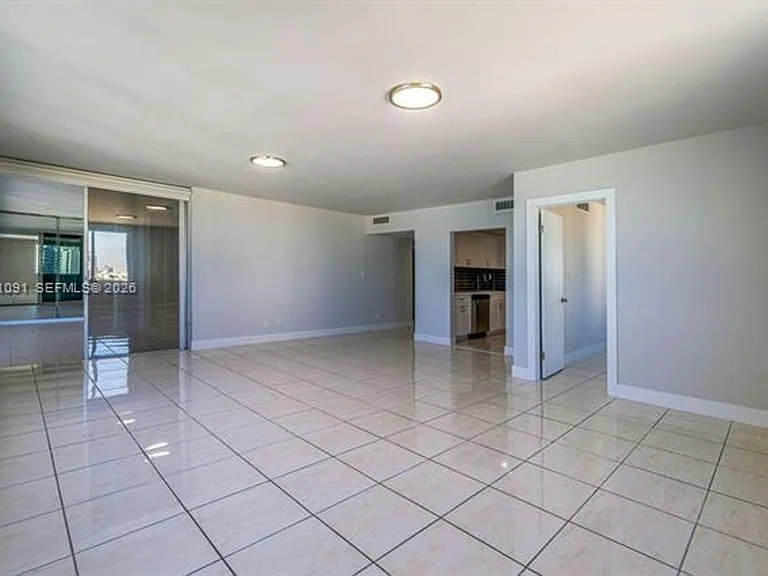 5401 Collins Avenue Cu #919 — Photo 6
