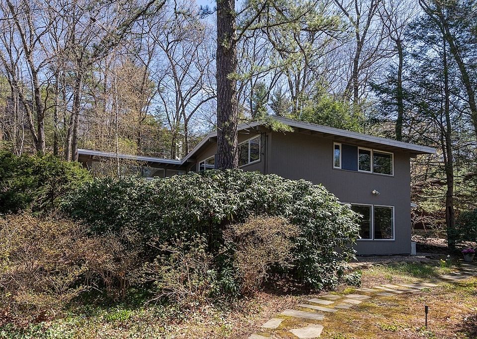1st image of 3 Compton Cir