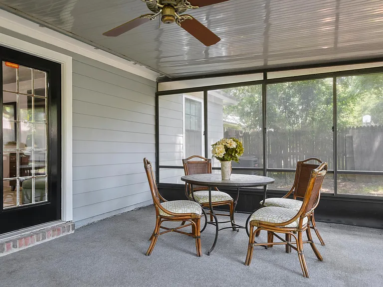 11530 Sweetwater Oaks Dr W — Photo 21
