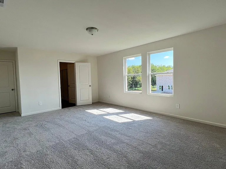 702 Camden Dr — Photo 19