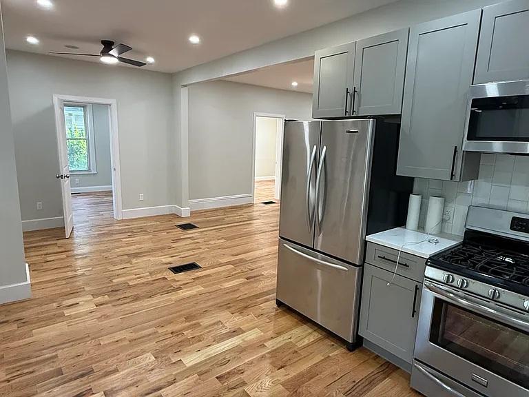 14 Walnut St #1 — Photo 4
