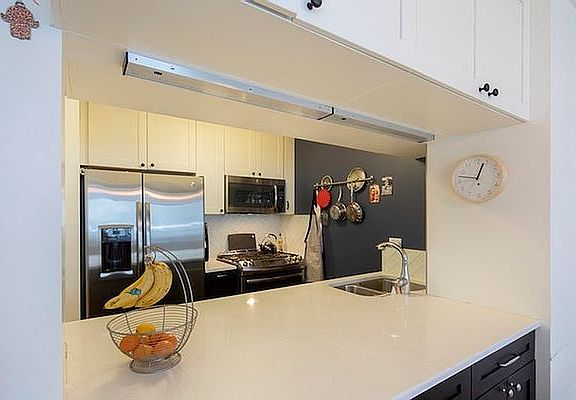 4th image of 30 W 61st St APT 10G