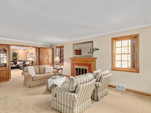 3rd image of 914 N Spring Ave