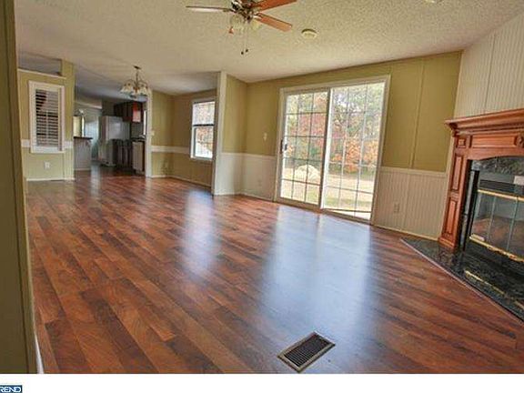 3rd image of 364 Cloverfield Ln