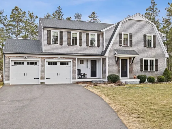5 Pine Needle Ln, Wareham, MA 02571