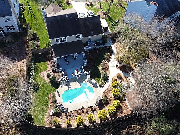3rd image of 114 Lyman Oak Ct
