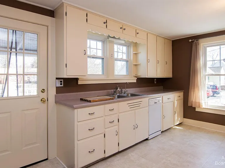 5071 Plymouth Rd — Photo 18