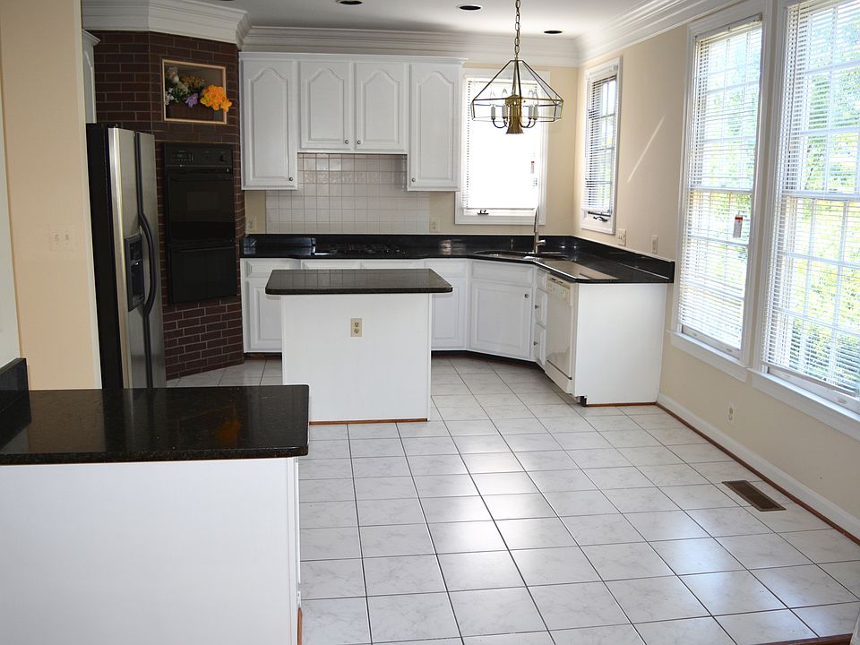 2nd image of 230 S Emerson Ave