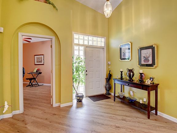 5th image of 10394 Lexington Cir S