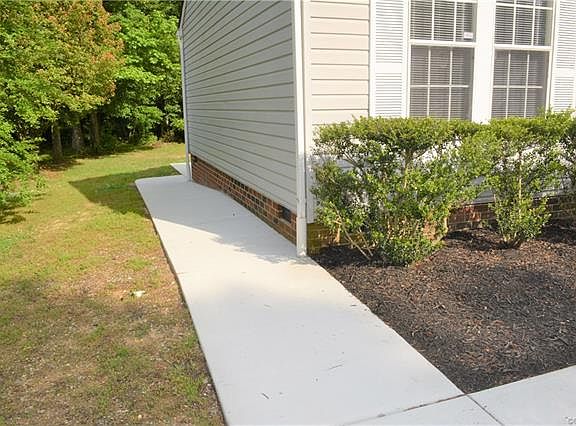 4th image of 3905 River Bluffs Pl