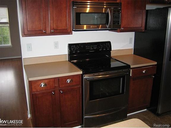 4th image of 734 Amberly Dr Unit B