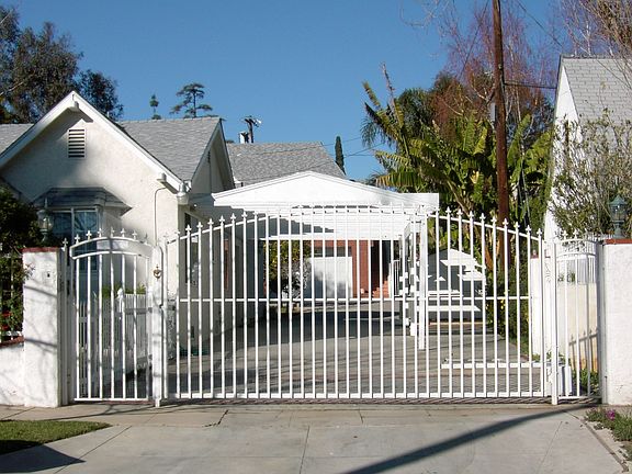 Feel secure with a gated driveway