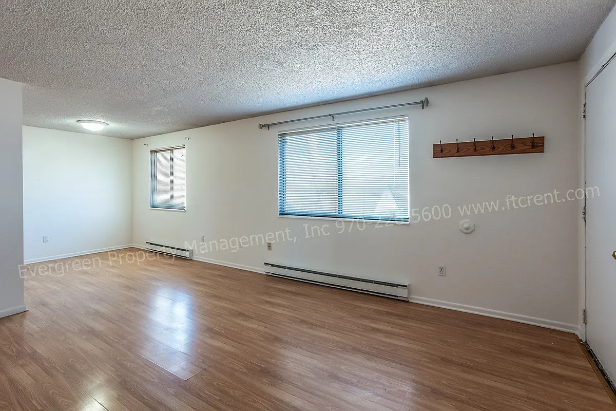 1244 Maple St — Photo 4