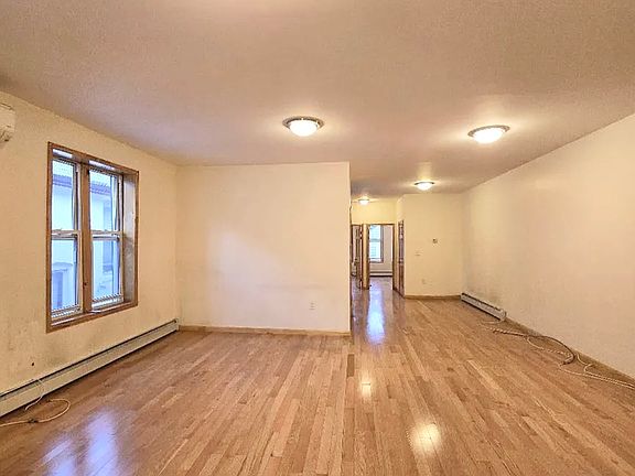 4th image of 2059 E 24th St Floor 2