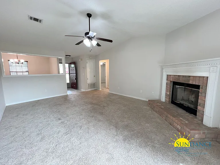223 Westview Dr — Photo 4