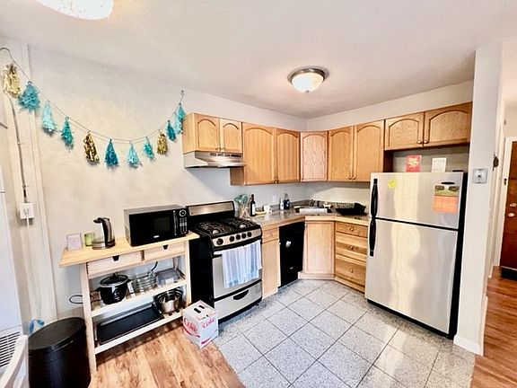 4th image of 145 Endicott St APT 10