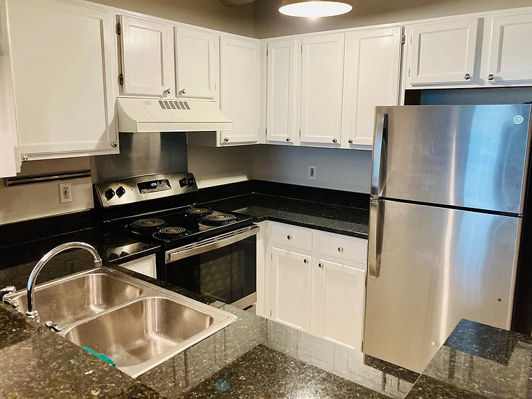 32 Peachtree St NW #303 — Photo 8