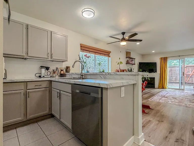 10319 Midvale Ave N #A — Photo 3