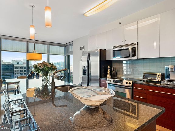 3rd image of 2101 Market St Unit 801