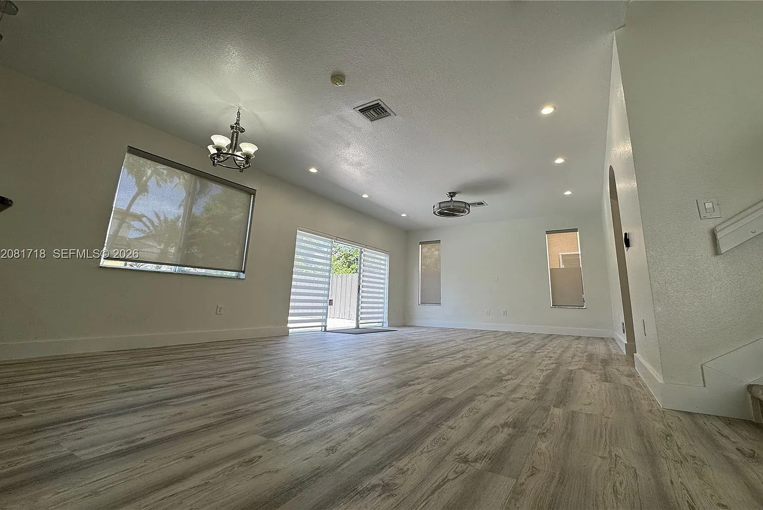 5 bed, 2905 sqft, $5,725 — Photo 4