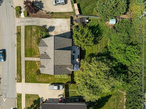 4th image of 204 Lee Carter Dr