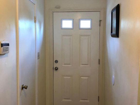 3rd image of 240 Hampshire Ct #240