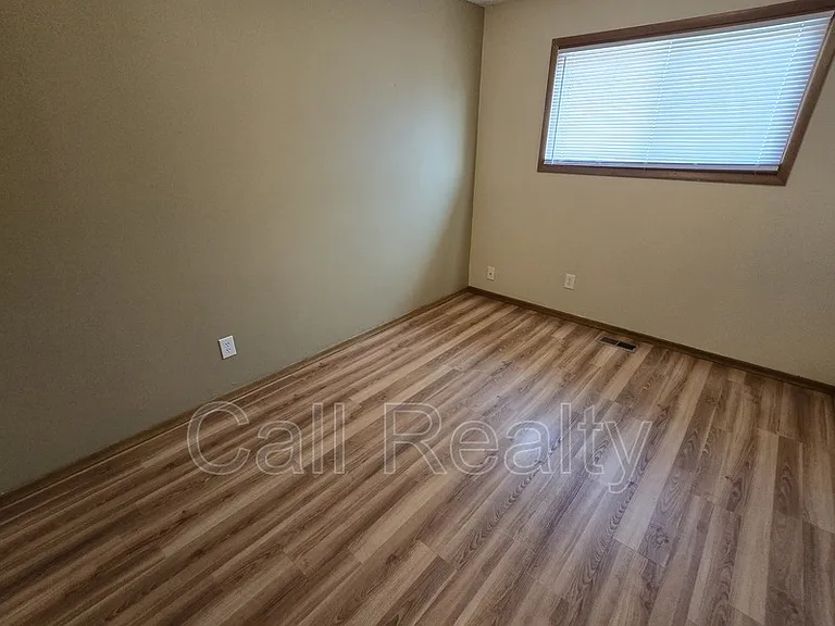 5227 N Crestline St — Photo 6